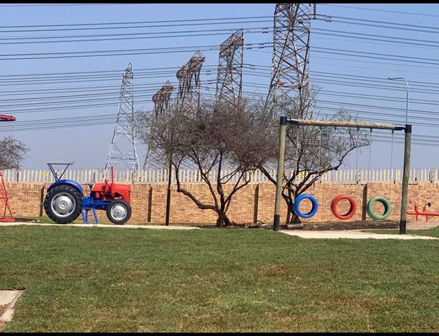 4 BEDROOM HOUSE FOR SALE IN MIDSTREAM HEIGHTS